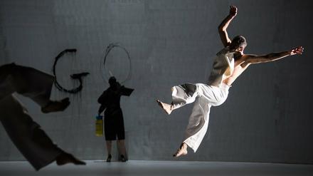 Die Kulturstiftung unterstützt die freie Szene mit Stipendien. Hier ein Tänzer im Stück "rauschen" von Sasha Waltz &amp; Guests.