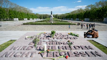 Am Sowjetischen Ehrenmal findet eine Kranzniederlegung wegen der Corona-Pandemie nur in kleiner Runde statt.