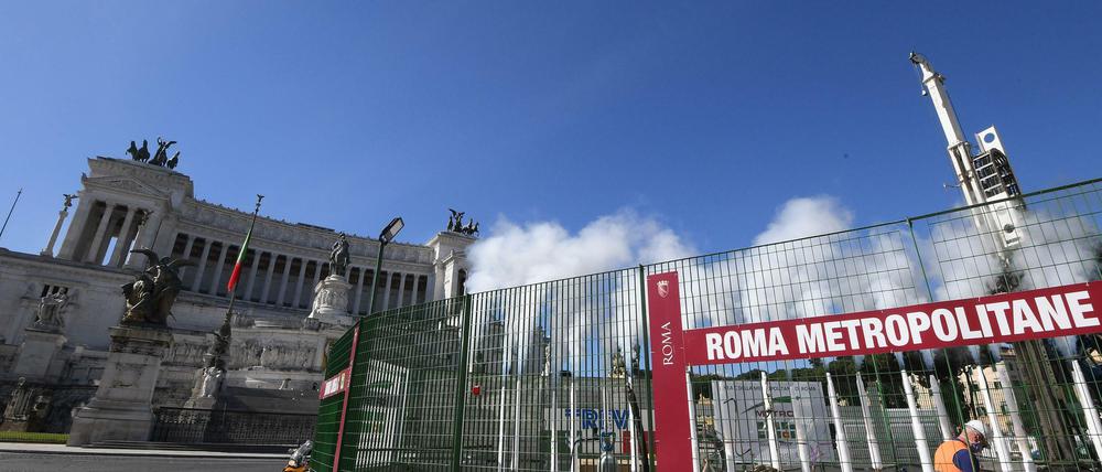 Ewige Baustelle: Roms Metro C. Auf der Piazza Venezia, sonst ein Autoverkehrsknoten, geht's während Corona voran.