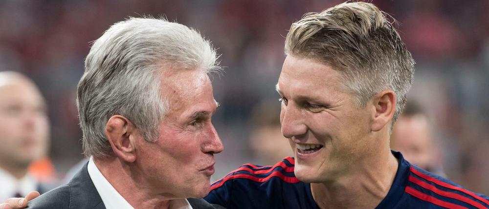 Jupp Heynckes (links) mit Bastian Schweinsteiger bei dessen Abschiedsspiel im Jahr 2018.