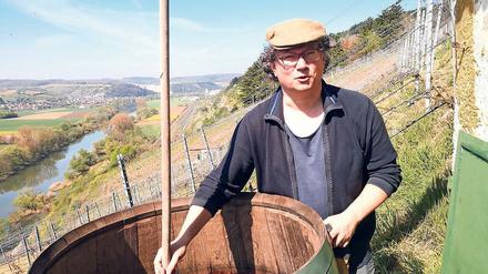 Der im Kuhhorn gereifte Mist dynamisiert das Wasser. Dafür ist viel Handarbeit nötig, wie unser Autor Ulrich Amling auf rührende Weise feststellen musste.