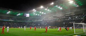 Einmal ohne alle. Die Bundesliga-Geisterspiele beginnen am 16. Mai.