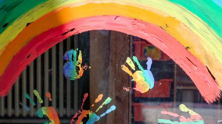 Viele Familien sehnen Kita-Öffnungen herbei. Aber wie kann die in der Pandemie gelingen?