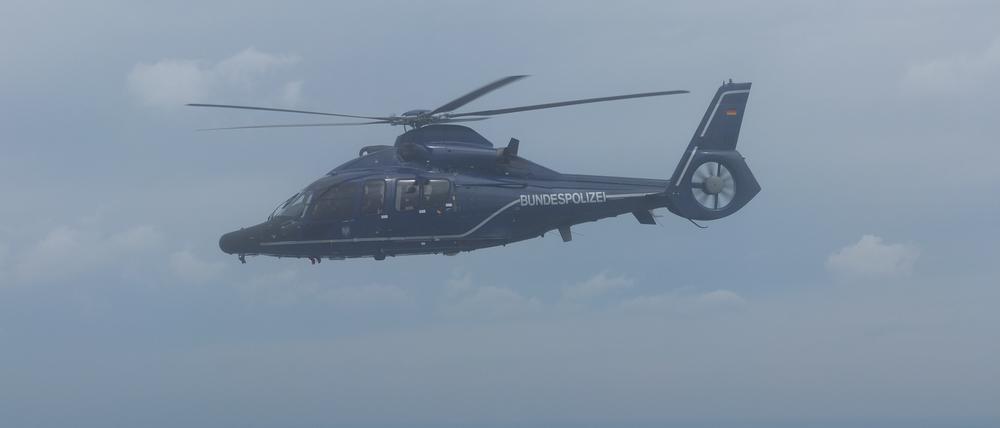 Ein Hubschrauber der Polizei über Berlin.