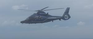 Ein Hubschrauber der Polizei über Berlin (Archiv)