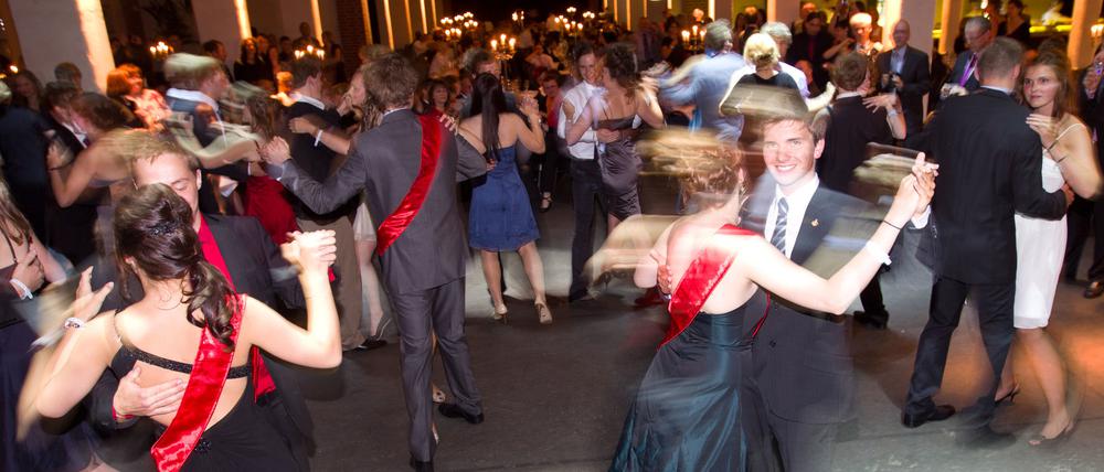 Traditioneller Abiball, aufgenommen im Jahr 2011.