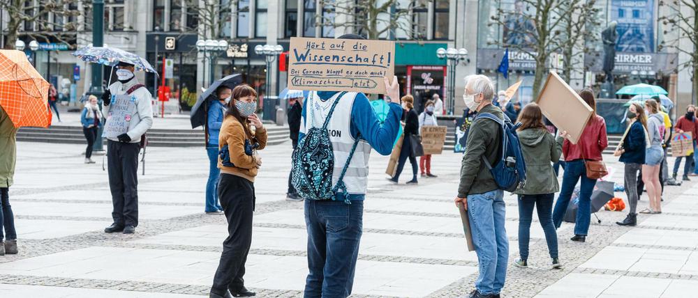 Umweltaktivisten demonstrieren für mehr Klimaschutz