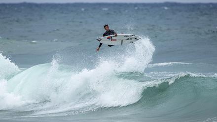 Erinnerungen an Boomerang Beach. Leon Glatzer wollte bei den Olympischen Spielen in Tokio erstmals als deutscher Wellenreiter um eine Medaille surfen. Nun sind die Spiele längst abgesagt. 