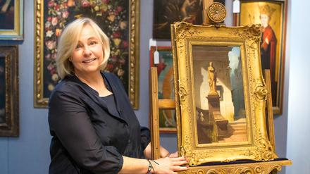 Katrin Stoll, Geschäftsführerin des Auktionshaus Neumeister und die „Justitia“.