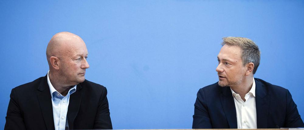 Christian Lindner, Bundesvorsitzender der FDP, und Thomas Kemmerich bei einer Pressekonferenz im Oktober 2019.