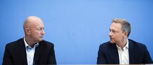 Christian Lindner, Bundesvorsitzender der FDP, und Thomas Kemmerich bei einer Pressekonferenz im Oktober 2019. 