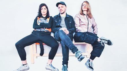 Mel, Chris und Ziggy (von links) sind die Band Shirley Holmes.