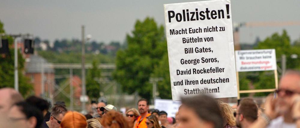 „Querdenken“-Demonstration von Kritikern der Corona-Maßnahmen am Samstag auf dem Cannstatter Wasen in Stuttgart.