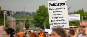 „Querdenken“-Demonstration von Kritikern der Corona-Maßnahmen am Samstag auf dem Cannstatter Wasen in Stuttgart. 