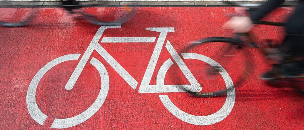 Fahrradfahrer haben es Berlin nach wie vor schwer. In Tempelhof-Schöneberg verzögert sich der Ausbau weiter.