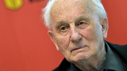 Der deutsche Dramatiker Rolf Hochhuth, aufgenommen auf der Buchmesse. Hochhuth ist tot. Er starb am 13.05.2020 im Alter von 89 Jahren in Berlin.