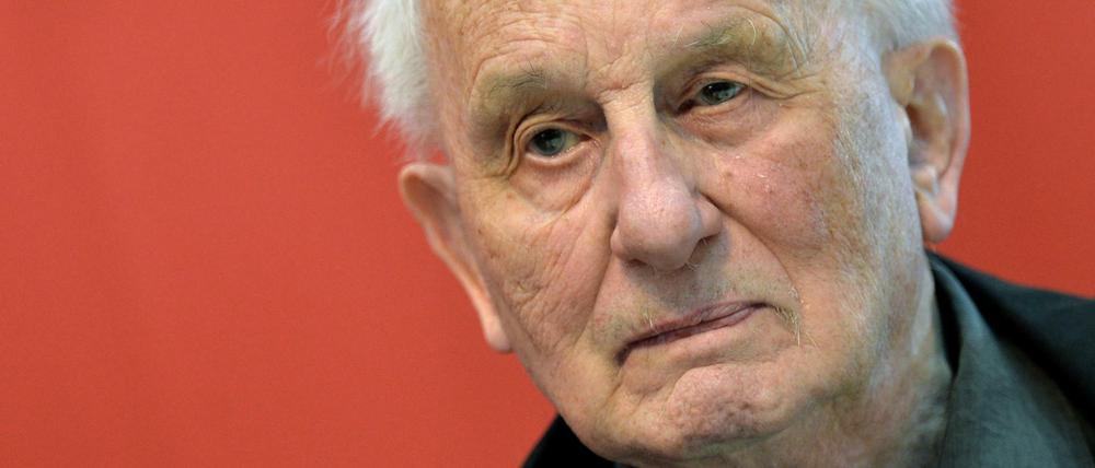 Der deutsche Dramatiker Rolf Hochhuth, aufgenommen auf der Buchmesse. Hochhuth ist tot. Er starb am 13.05.2020 im Alter von 89 Jahren in Berlin.