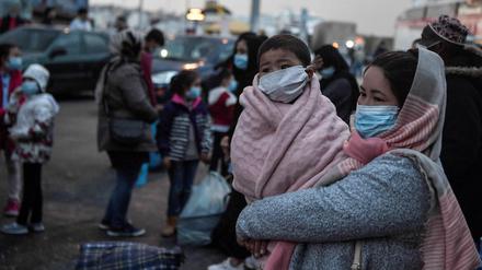 Menschen aus dem griechischen Flüchtlingslager Moria.