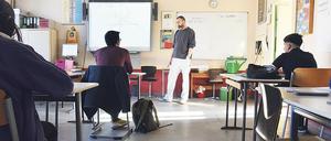 Berlins Schulen dürfen schrittweise wieder öffnen. Viele Fragen sind weiter ungeklärt.