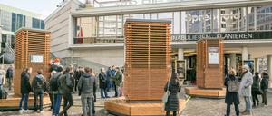 Einige Wochen standen die "City Trees" vor dem Bikinihaus und sind bald am Walter-Benjamin-Platz zu sehen.