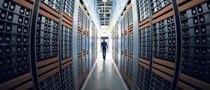 Ob es hier nach Diesel riecht? In einem Serverraum des Facebook-Datenzentrums.