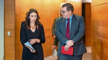 Zurück im Alltag. Regierungschefin Ardern wird bewundert, muss aber auch wieder Kritik einstecken.
