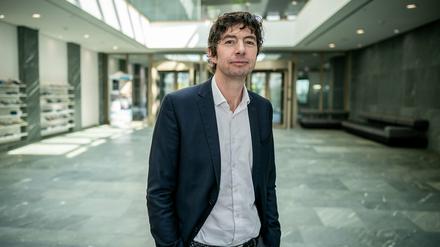 Christian Drosten, Direktor, Institut für Virologie, Charite - wundert sich über die Einlassungen mancher Wissenschaftler-Kollegen.