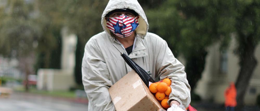 Hungerhilfe. Allein das Netzwerk „Feeding America“ betreibt mehr als 200 Food Banks – wie hier in Los Angeles – und 60.000 Tafeln. Allein seit März haben sie mehr als 80 Millionen Mahlzeiten ausgegeben.