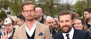 Die Moderatoren Joko Winterscheidt (l) und Klaas Heufer-Umlauf kommen zur Verleihung der 54. Grimme-Preise (Archiv).