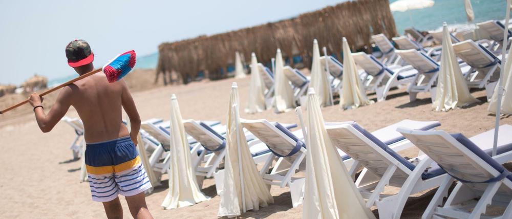 Wer in der Türkei sein Hotel wieder öffnen will, soll Mindestabstände zwischen Tischen und Liegestühlen einhalten müssen.