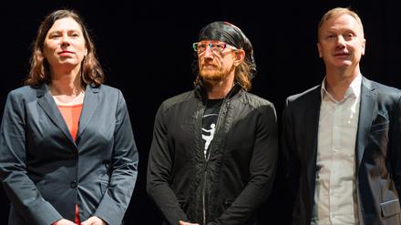 Bildungssenatorin Scheeres (l), Gregor Seyffert (m), Künstlerischer Leiter Ballettschule und Ralf Stabel (r) 2017.