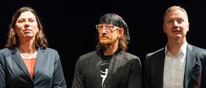 Bildungssenatorin Scheeres (l), Gregor Seyffert (m), Künstlerischer Leiter Ballettschule und Ralf Stabel (r) 2017.