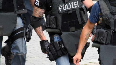 Beamte einer SEK-Einheit mit Tattoos in Thüringen.