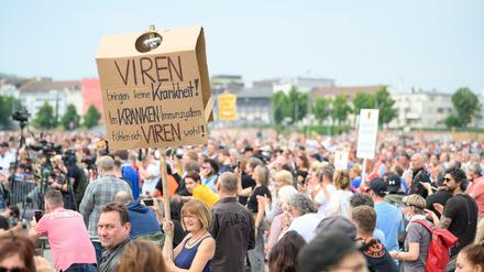 Protestkundgebung der Initiative «Querdenken 711» ein Stuttgart.