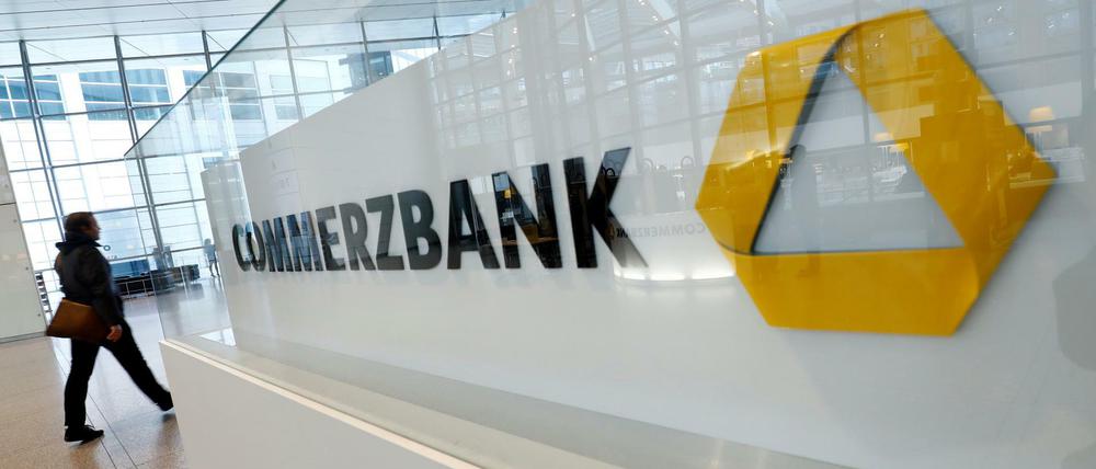 Die Coronakrise trifft die Commerzbank hart.