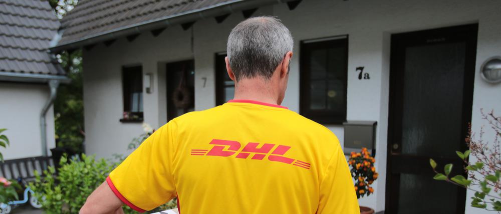 Die Paketzusteller haben in der Coronakrise viel zu tun - es wird geliefert wie zur Weihnachtszeit.