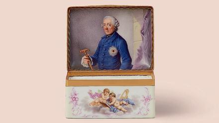 Tabakdose. Porträt von Friedrich II. um 1770, KPM zugeschrieben.
