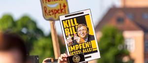 In Stuttgart beteiligten sich am Sonnabend mehrere tausend Menschen, darunter radikale Impfgegner, an der Demonstration gegen die staatlichen Schutzmaßnahmen in der Coronakrise