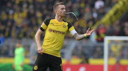 Eklig! Aber Spucken darf künftig keiner mehr auf dem Fußballplatz.