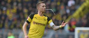 Eklig! Aber Spucken darf künftig keiner mehr auf dem Fußballplatz.