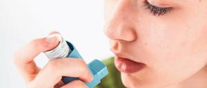 Unbedenklich. Kortison-haltige Sprays führen nicht zu einer größeren Anfälligkeit für Covid-19