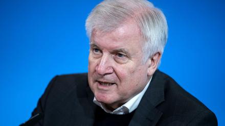Innenminister Horst Seehofer hält an den Grenzkontrollen bis zum kommenden Freitag fest.