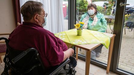 Besuch mit Sicherheitsabstand - so gibt es kein Corona-Übertragungsrisiko.