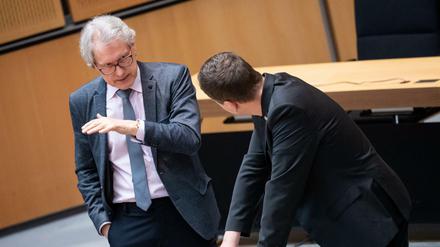 "Flatten the Curve" - der Verschuldung. Das ist das Ziel von Berlins Finanzsenator Matthias Kollatz-Ahnen (hier im April im Abgeordnetenhaus). Doch seine Kollegen bremsen seinen Plan aus.