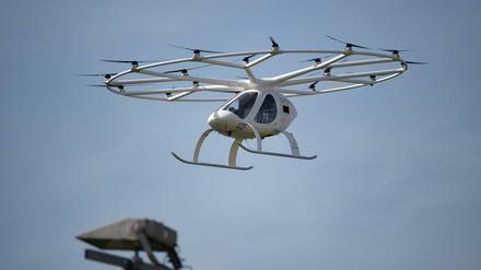 Mischung aus Hubschrauber und Drohne. Ein Volocopter soll die Menschen zukünftig von A nach B bringen.