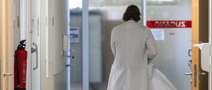 Medizinische Fachkräfte werden in Deutschland an vielen Orten benötigt. Kümmert euch besser um die Personen, die schon da sind, meint unsere Autorin.