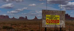 Die Navajos schotten ihr Reservat ab. Sie registrieren bislang mehr als 3200 Infektionen und beklagen über 100 Todesfälle. 