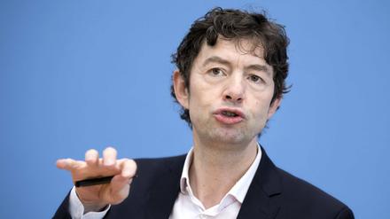Christian Drosten spricht über den goldenen Mittelweg zwischen Gesundheitsschutz und wirtschaftlichen Interessen.