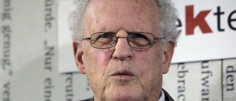 der Schriftsteller und Übersetzer Georges Arthur Goldschmidt, 92, aufgenommen 2007 auf dem Blauen Sofa auf der Internationalen Frankfurter Buchmesse.
