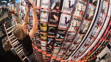 2016 auf der Buchmesse in Frankfurt am Main am Stand des Droemer Knaur Verlags.
